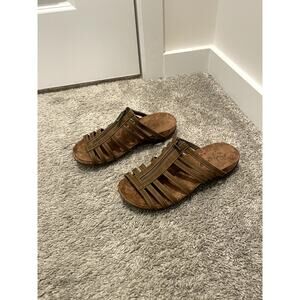 Bearpaw Women's Sandals Size 8 - Excellent Condition